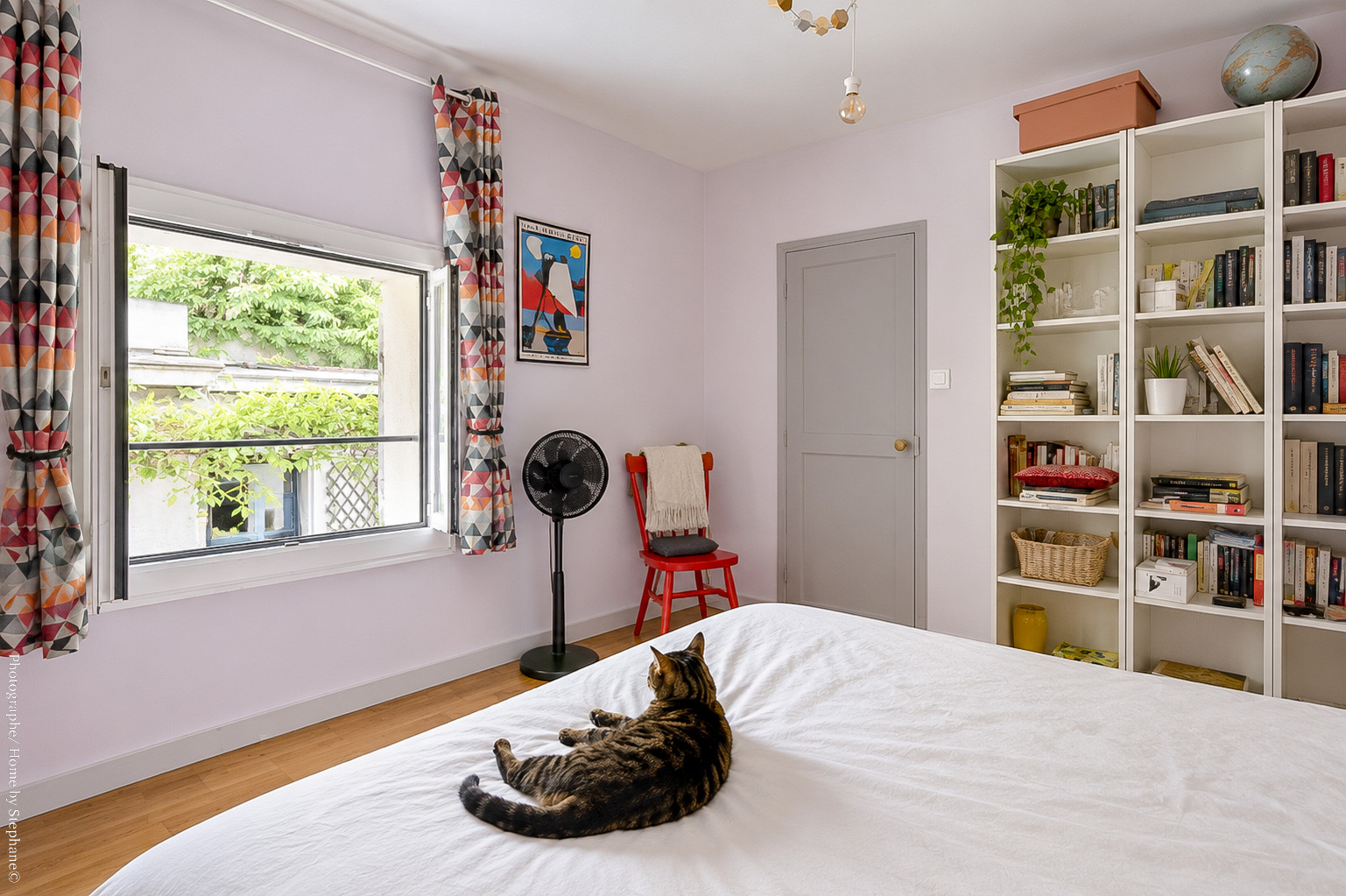 Chambre lumineuse ouverte sur le jardin